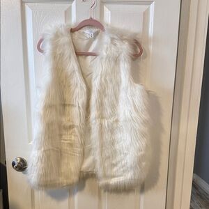 Time and Tru White Faux Fur Vest